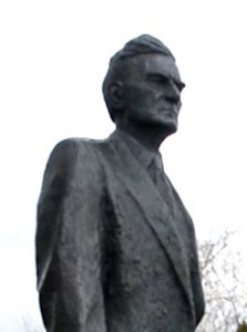 Statuen av Johan Falkberget på Røros.