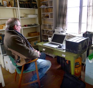 Jan Erik på sitt gamle kontor, der han arbeidet som journalist fra 1973.
